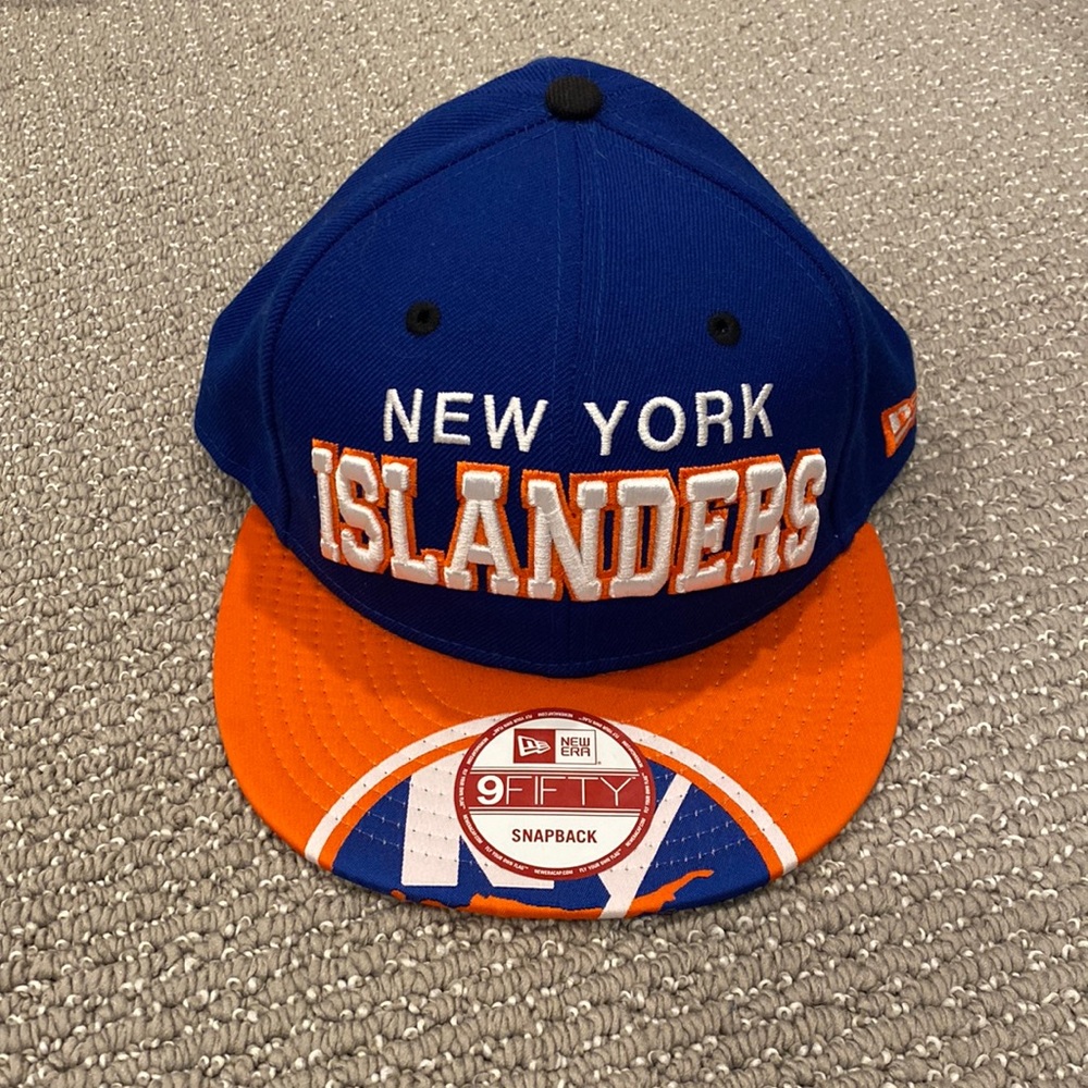 NWT! New York Islanders SnapBack hat cap with cool logo design (blue and orange)